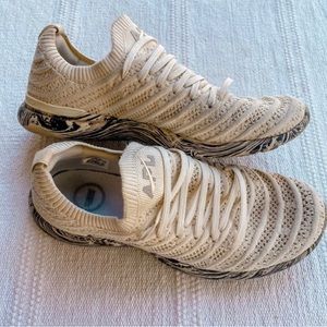 Women's TechLoom Wave White / Black / Marble | APL  sneakers size 9